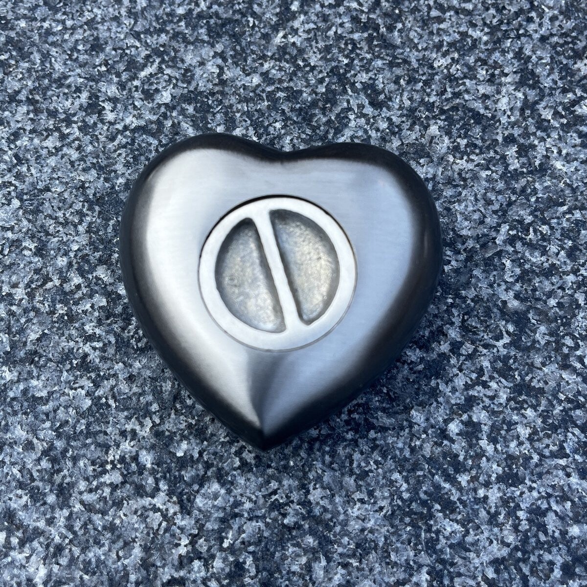 Mini urn - Silver - Heart - Stainless steel - Includes stand and storage box - Outdoor & Indoor use