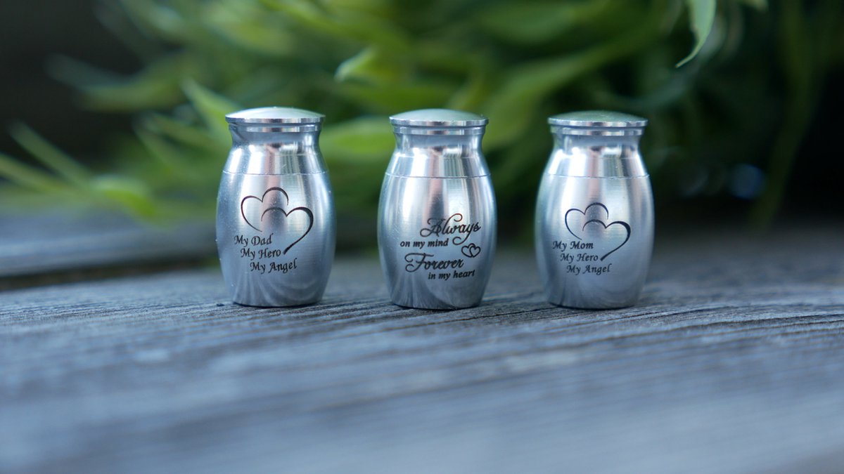 Mini-Urne – Silber – mit Text „Mom“ und Herz – Mom – Urne für Asche