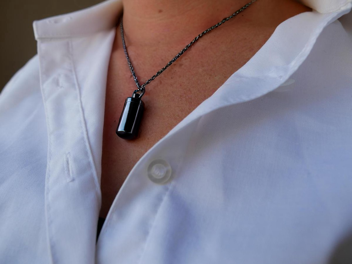 Ashanger met Ketting - As Ketting Urn - Assieraad Zwart - Staaf Koker